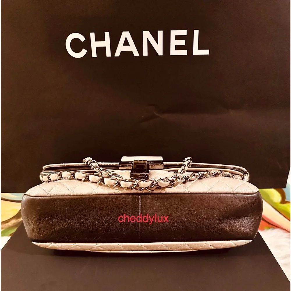 💃🏻♥️🥰Authentic Classic CHANEL Double Flap Rare Bicolor Medium Lambskin Bag